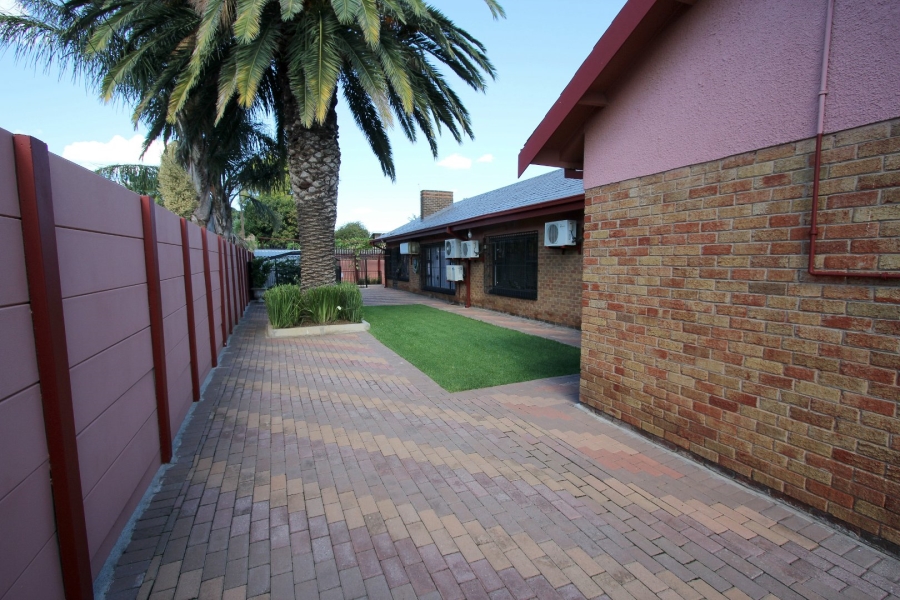 4 Bedroom Property for Sale in Naudeville Free State